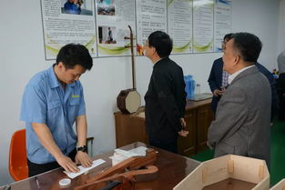 上海市企業(yè)聯(lián)合會(huì)副會(huì)長(zhǎng)兼秘書(shū)長(zhǎng)蔣蘇平蒞臨上海民族樂(lè)器一廠考察調(diào)研